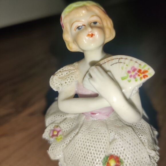 Porcelain Figurine Of Girl Wearing Dress With Hand - Picture 3 of 11